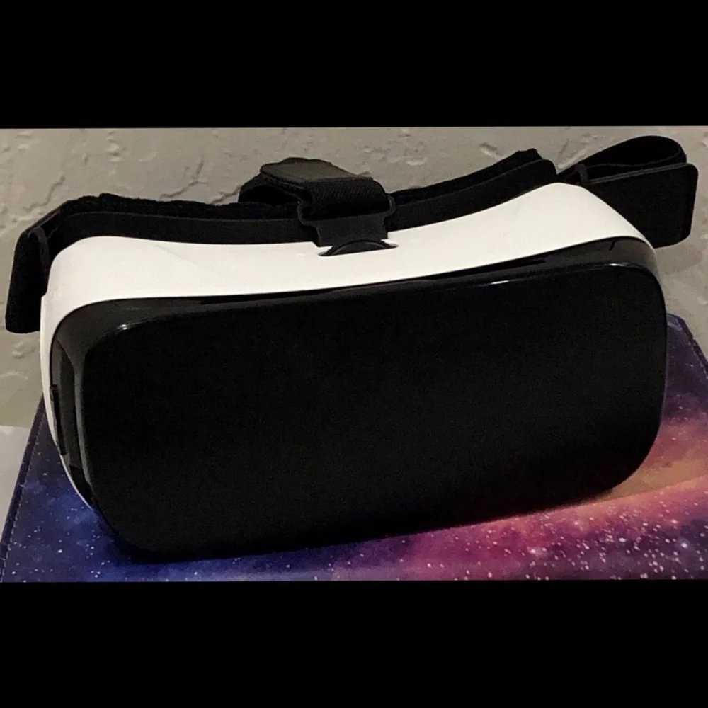 2 Smartphone VR Headsets